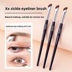 A Black Single Small Detail Brush for The Eyes